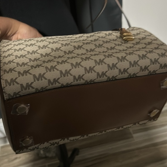 NWOT Michael Kors bag no signs of wear. Stickers are still on bottom. - Picture 6 of 12